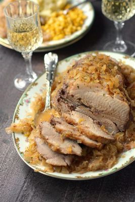  Heinzelmännchen: A Flavorful Feast of Smoked Pork and Tangy Sauerkraut that Will Transport You to Gourmet Wonderland!