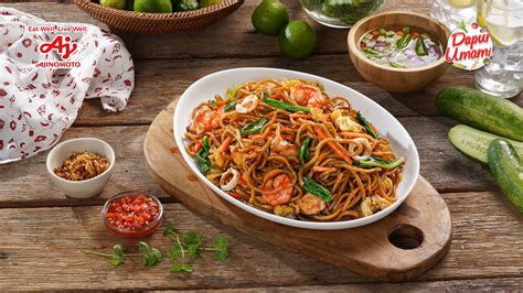  Mie Goreng: Mausteinen ja Umami-täyteinen Nuudelijuhla Ubudin Kaduilla!